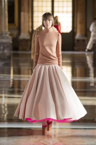 Look 10